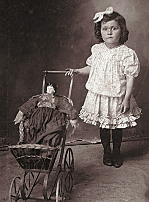 Besse Marie McClanahan age 4 (ca. 1903)
