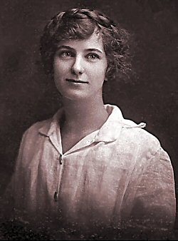 Portrait of Mary Mabel Miller (1891-1976) taken in 1914, age 23