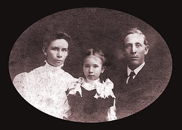 The family of Clayton, Caroline and  Roma McGriff, ca. 1907