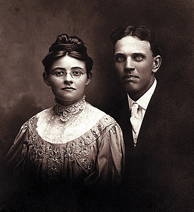 Eva Pearl Horine and Charles Jesse Azariah Bruss on their wedding day, April 7, 1907