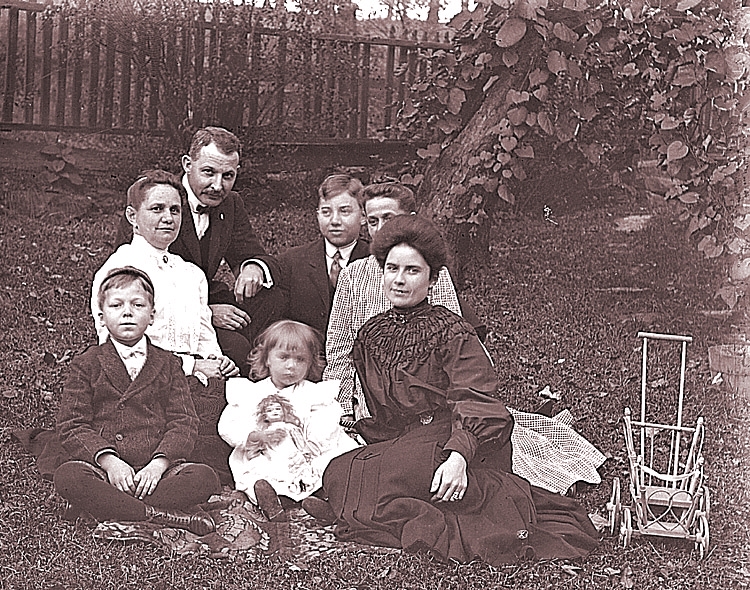 George Elmer Fisher Family portrait, ca. 1907